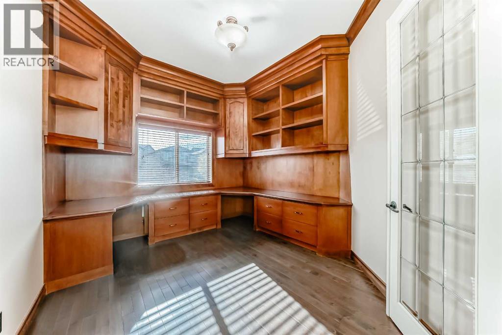 Single Family House for Sale in  Everoak Park SW Evergreen Calgary 