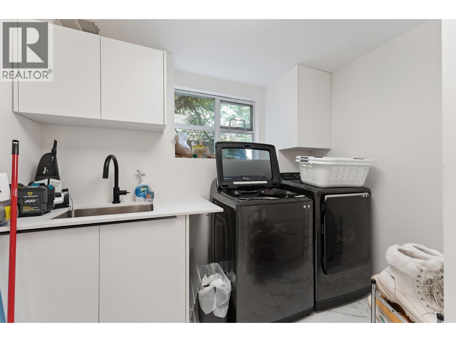 1725 ROSEBERY AVENUE, West Vancouver