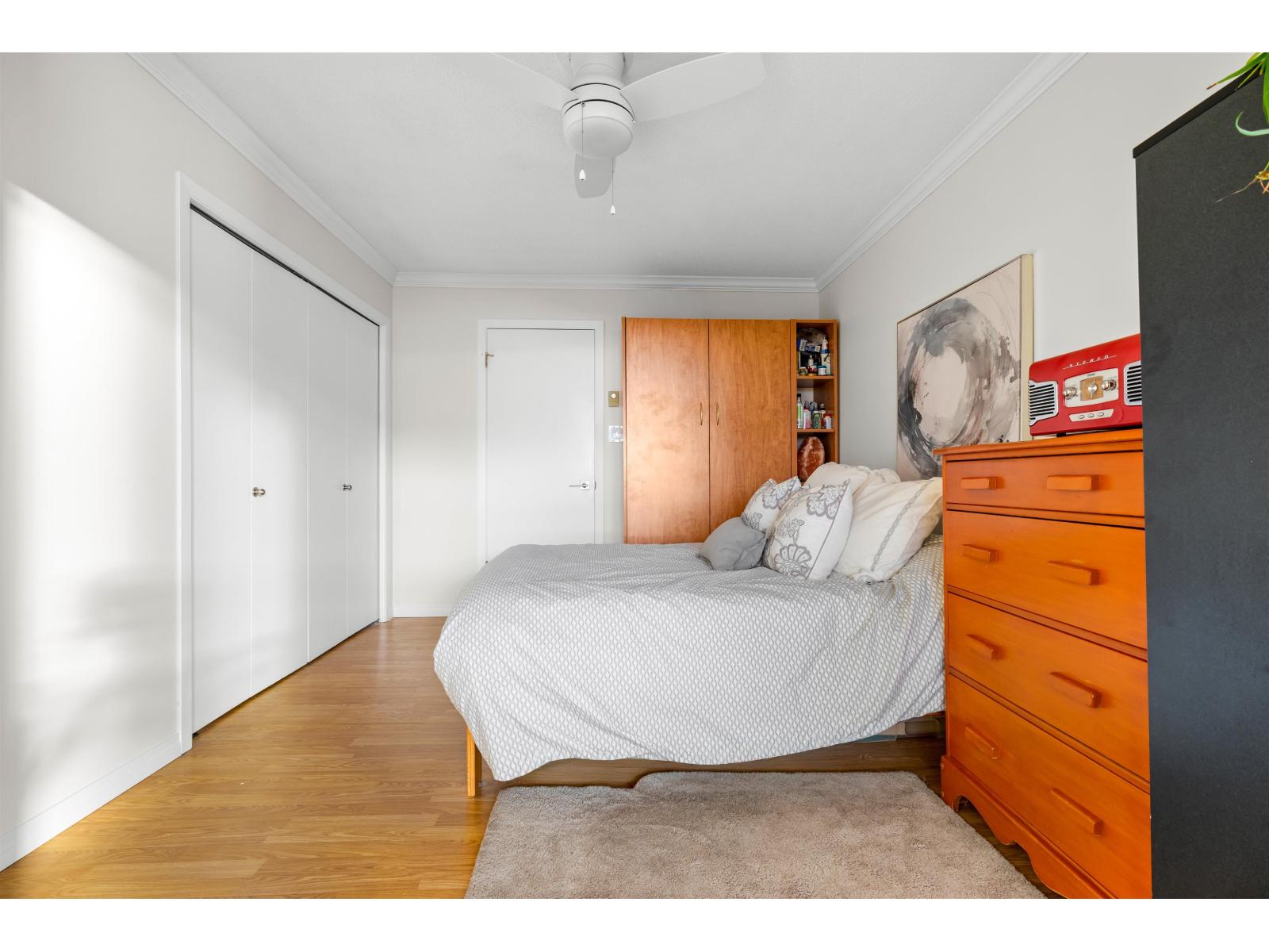 402 15025 VICTORIA AVENUE, White Rock