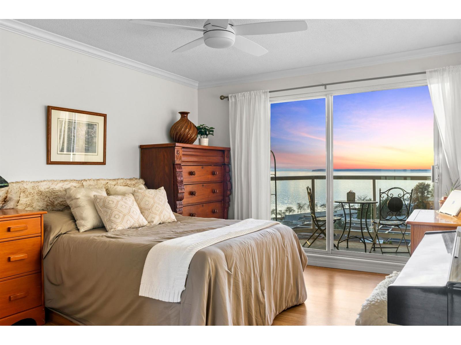 402 15025 VICTORIA AVENUE, White Rock