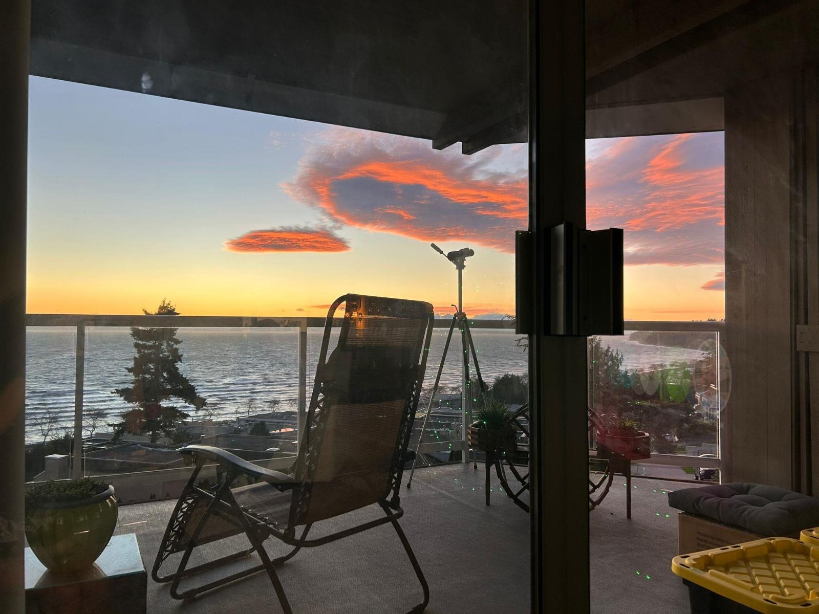 402 15025 VICTORIA AVENUE, White Rock