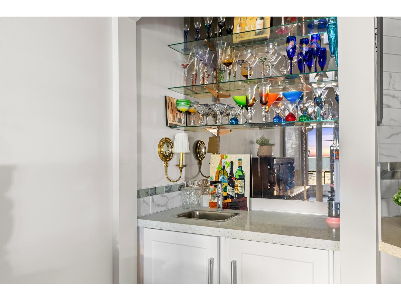 402 15025 VICTORIA AVENUE, White Rock