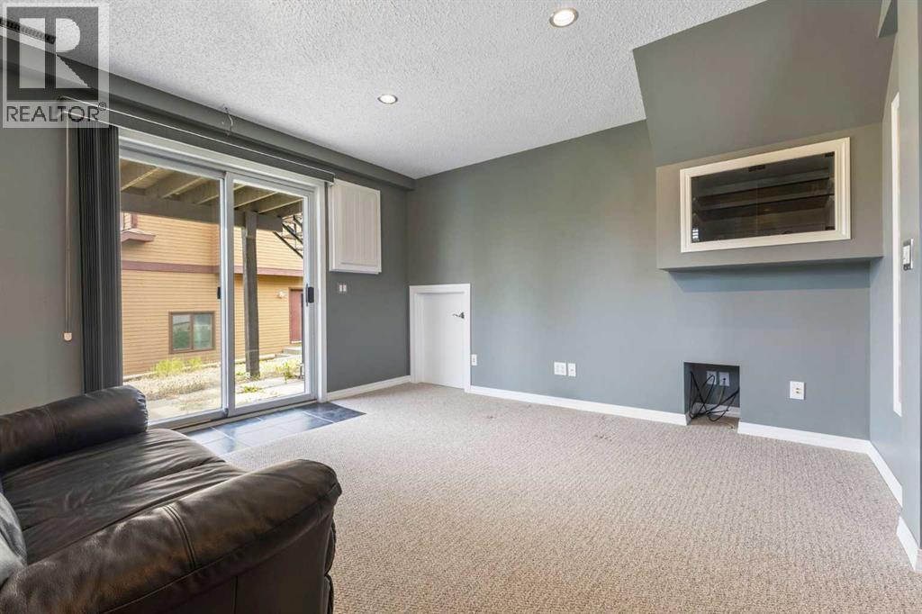 Single Family House 4 Level for Sale in  Edgebyne Crescent NW Edgemont Calgary 