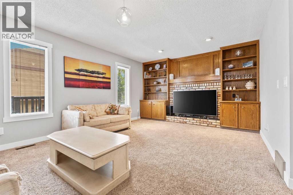 Single Family House 4 Level for Sale in  Edgebyne Crescent NW Edgemont Calgary 