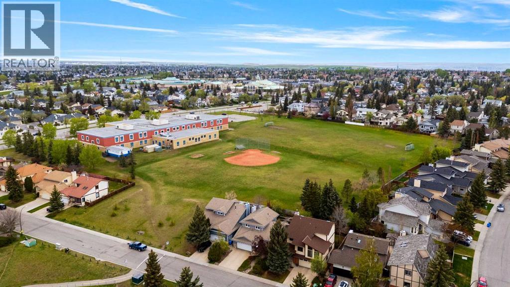 Single Family House 4 Level for Sale in  Edgebyne Crescent NW Edgemont Calgary 