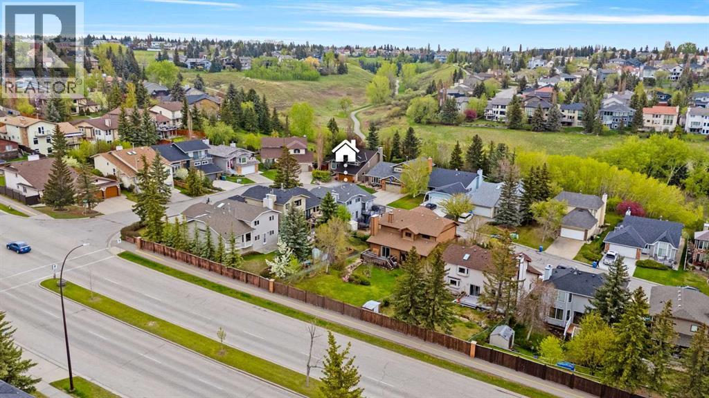 Single Family House 4 Level for Sale in  Edgebyne Crescent NW Edgemont Calgary 