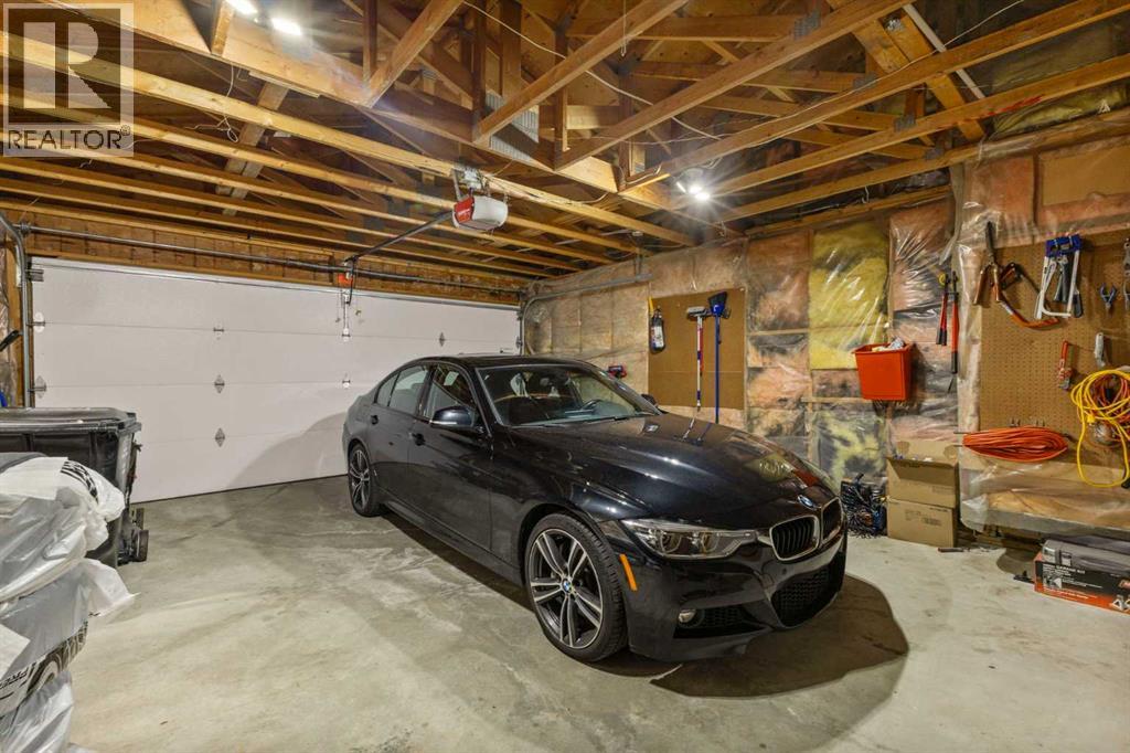 Single Family House 4 Level for Sale in  Edgebyne Crescent NW Edgemont Calgary 