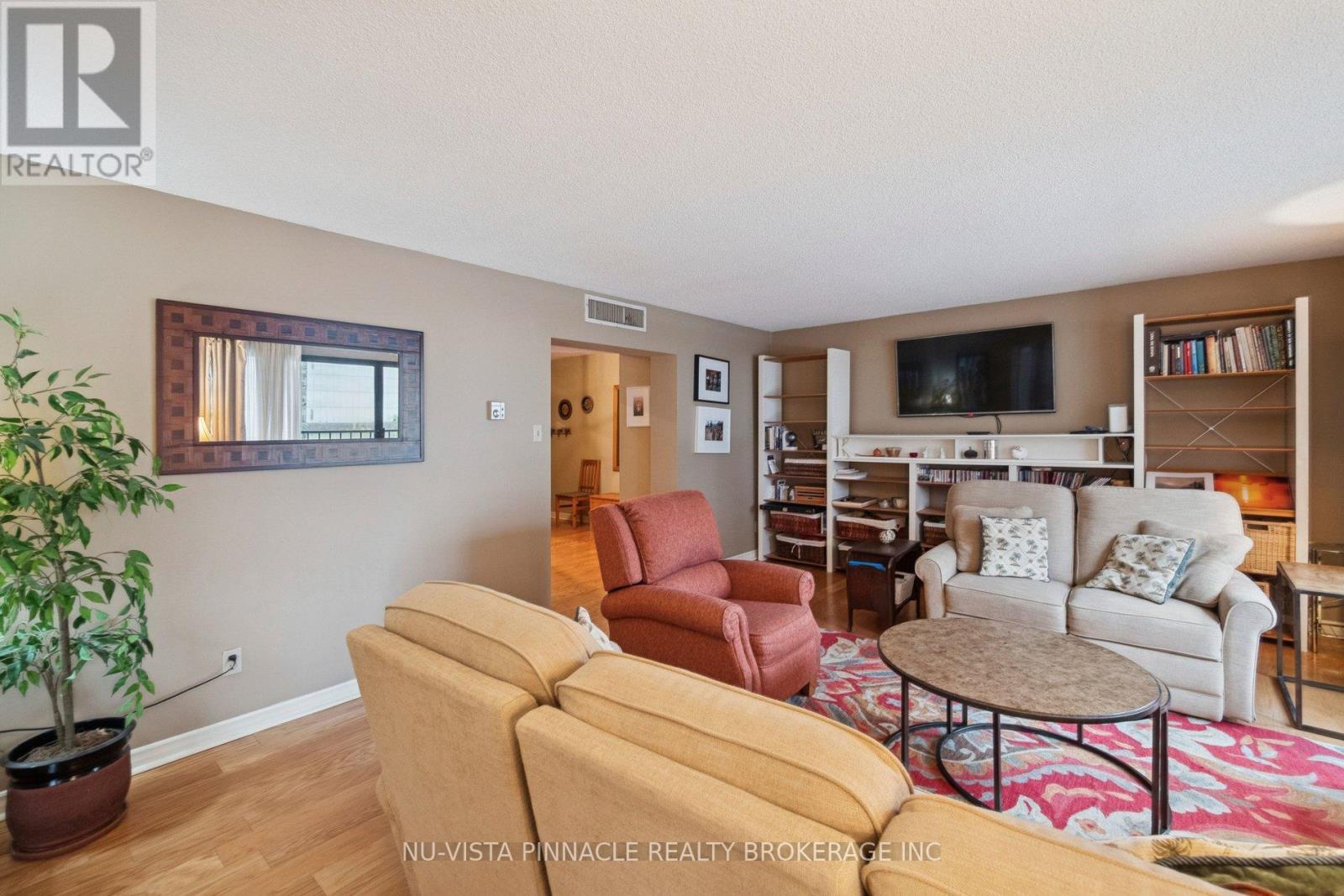#1418 55 HARBOUR SQUARE - 17