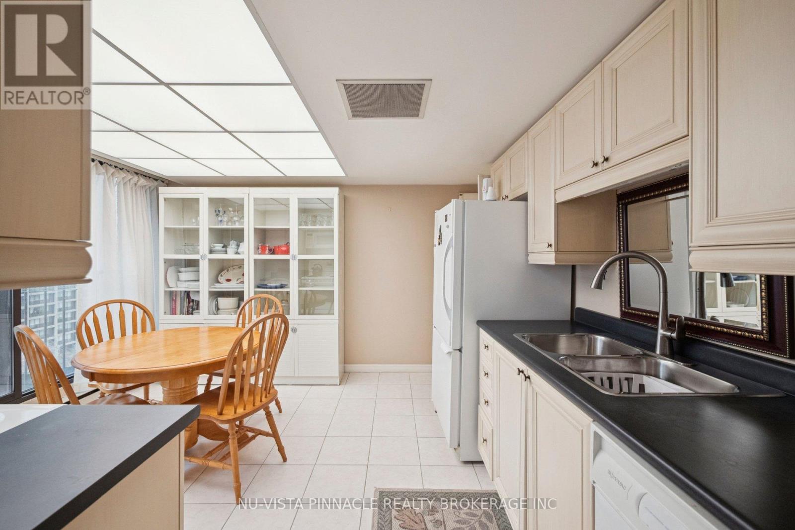 #1418 55 HARBOUR SQUARE - 21