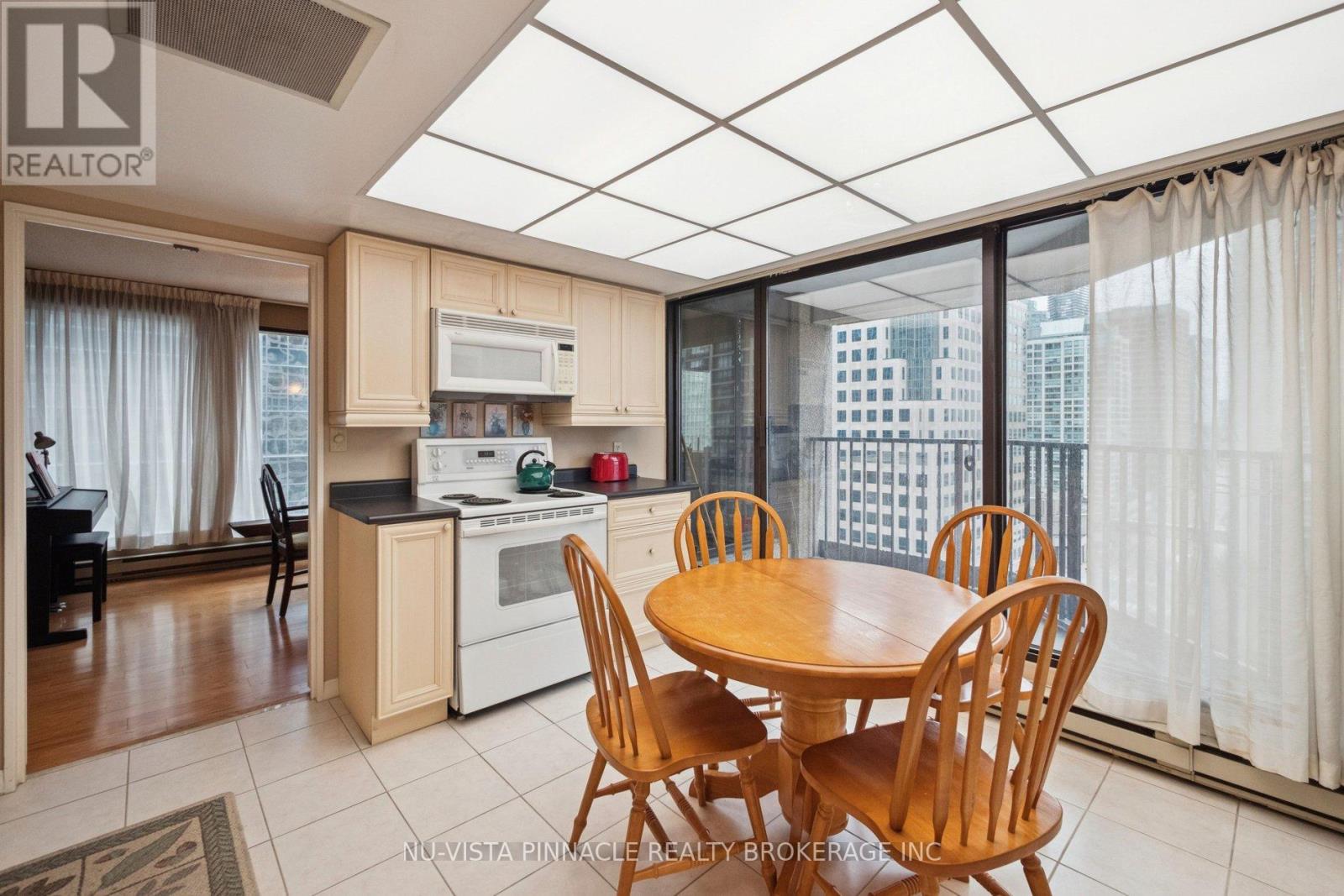 #1418 55 HARBOUR SQUARE - 23