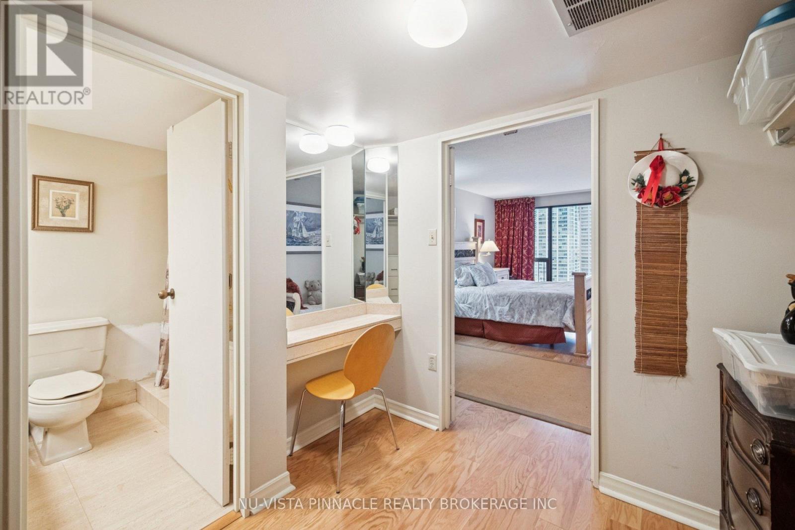 #1418 55 HARBOUR SQUARE - 32