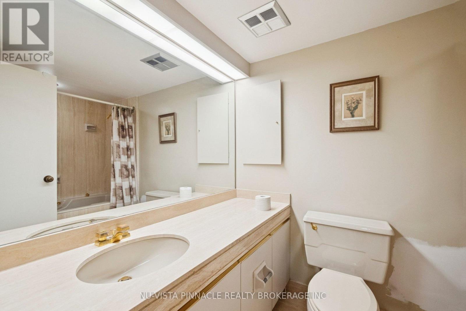 #1418 55 HARBOUR SQUARE - 34