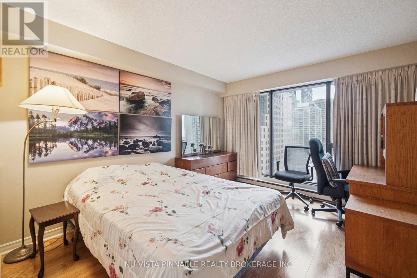 #1418 55 HARBOUR SQUARE - 35