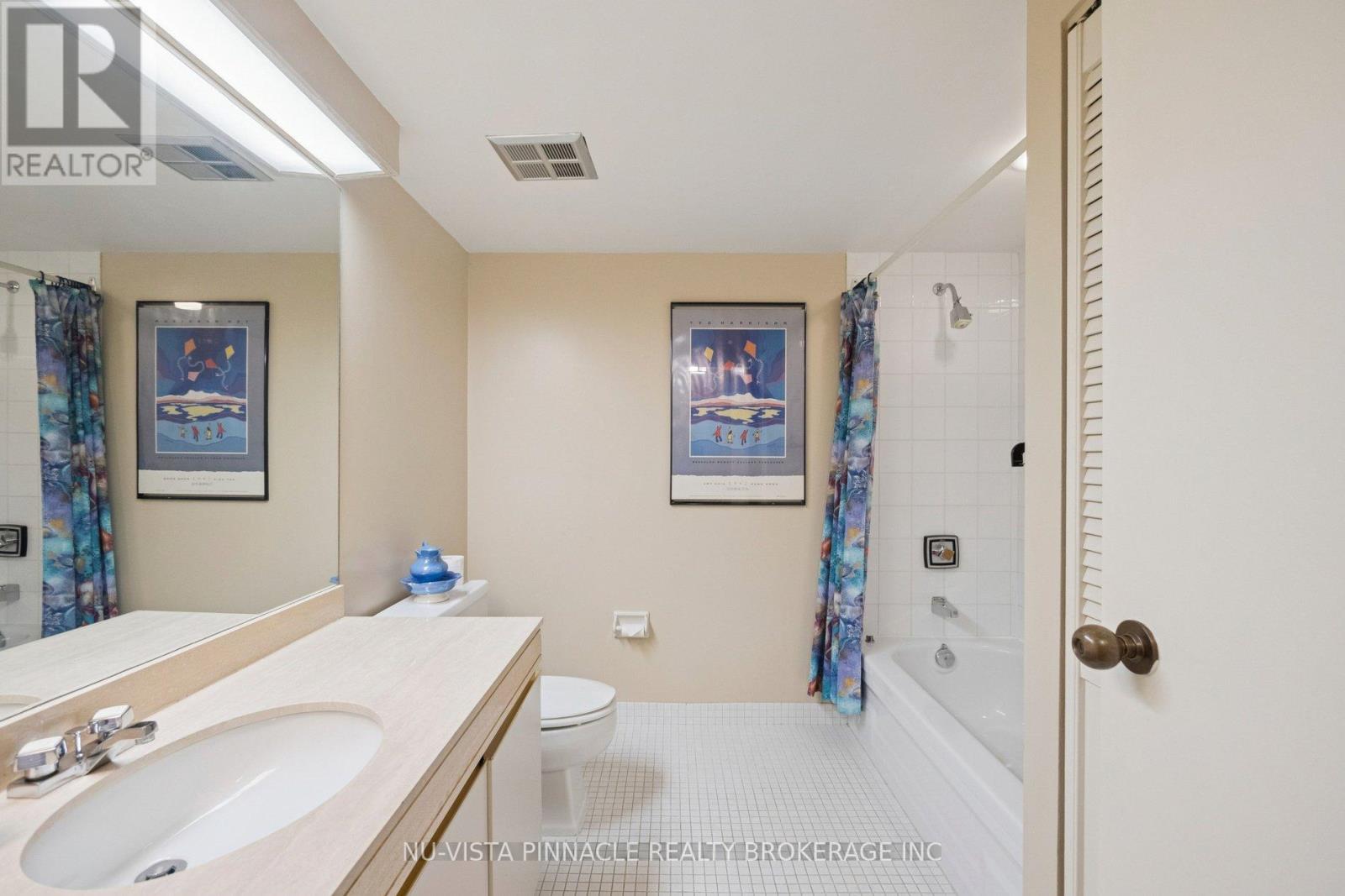 #1418 55 HARBOUR SQUARE - 38