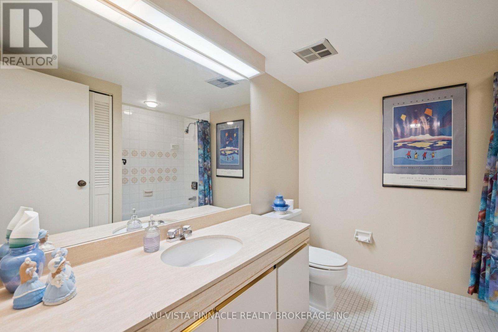 #1418 55 HARBOUR SQUARE - 39