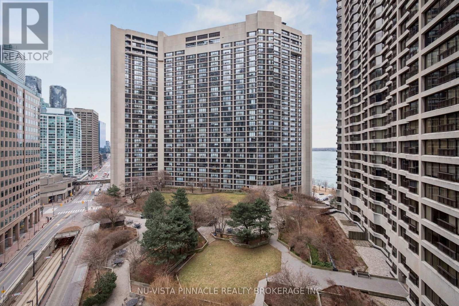 #1418 55 HARBOUR SQUARE - 44