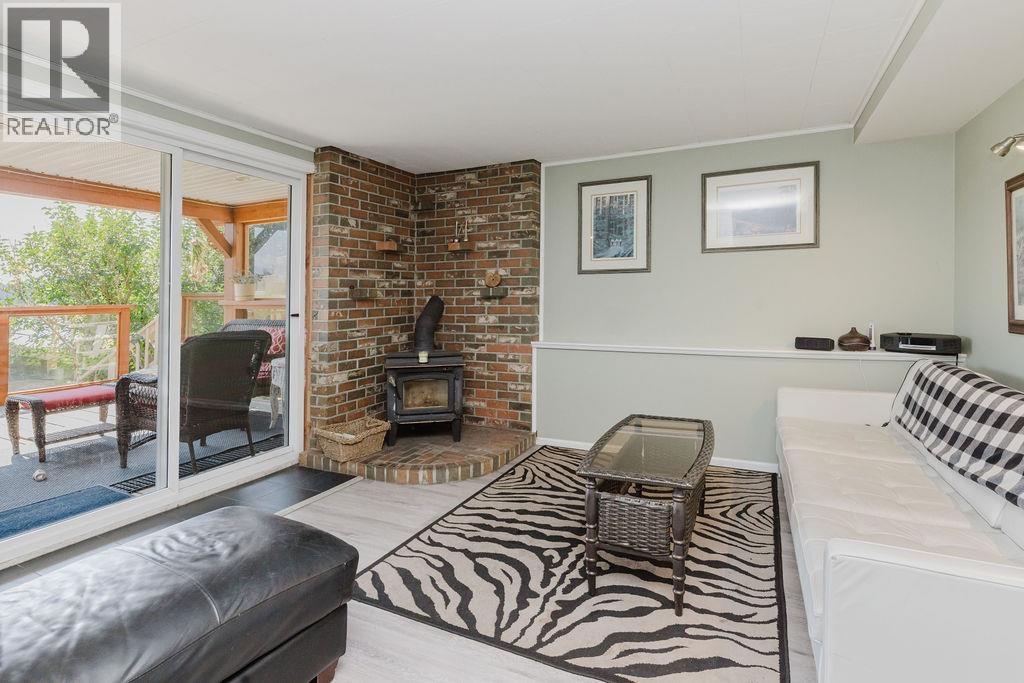 614 GLEN ROAD, Gibsons