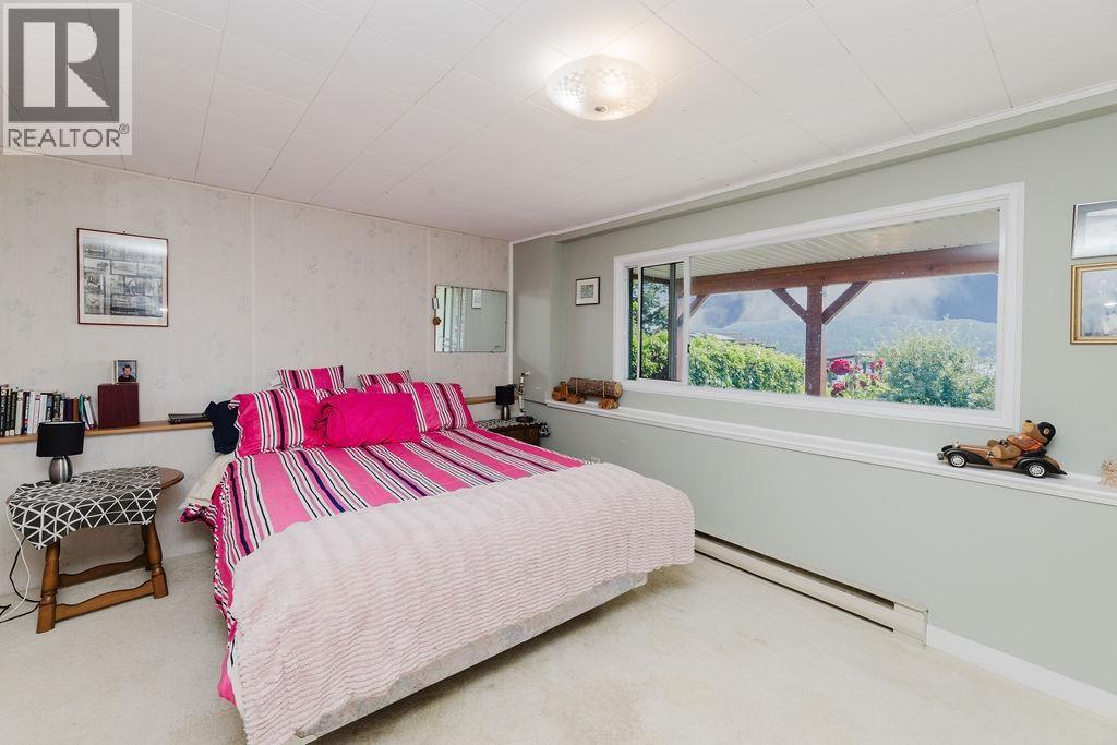 614 GLEN ROAD, Gibsons