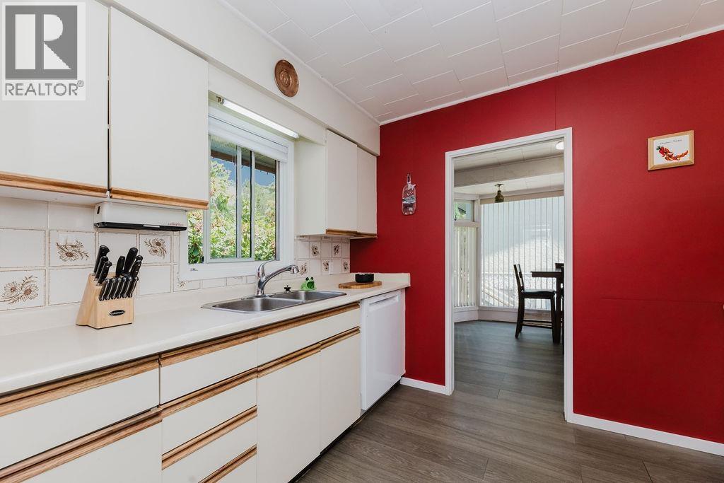 614 GLEN ROAD, Gibsons