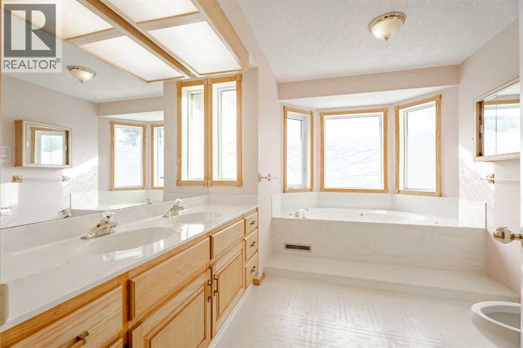 301 Riverview Green, Cochrane