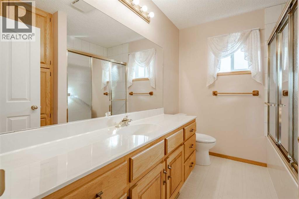 301 Riverview Green, Cochrane