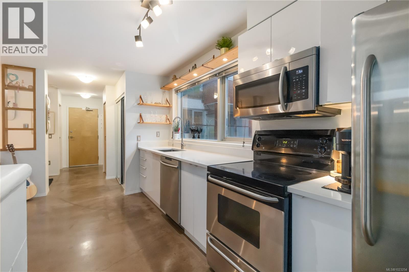 301 932 Johnson Street, Victoria