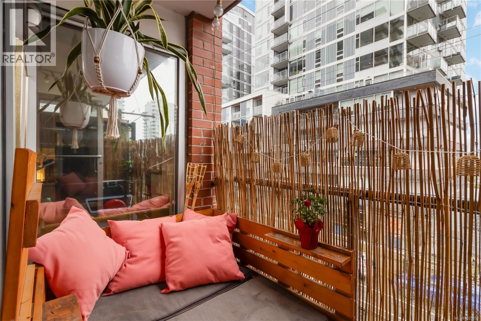 301 932 Johnson Street, Victoria