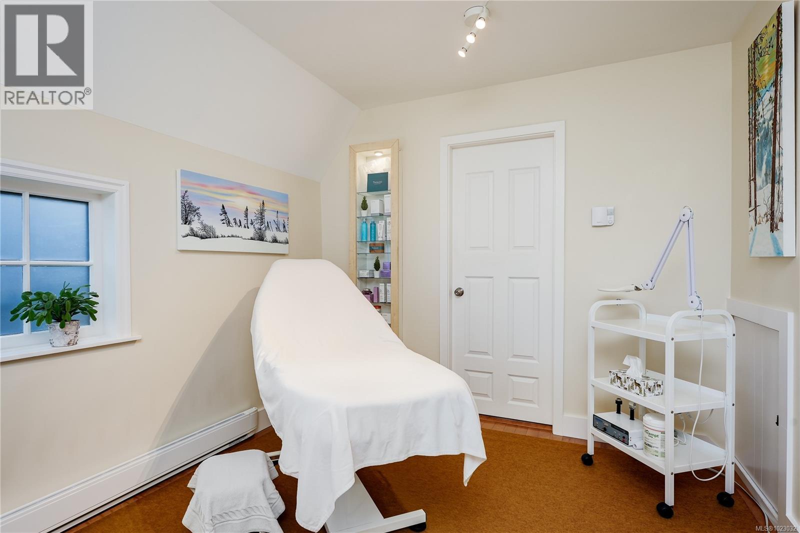  841 MANN Avenue, Saanich