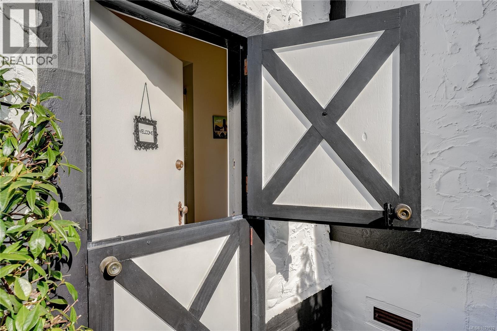  841 MANN Avenue, Saanich