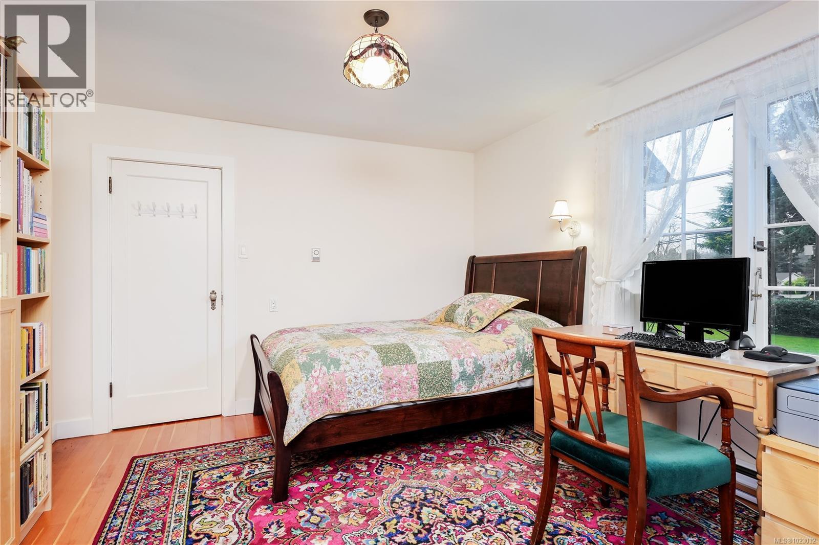  841 MANN Avenue, Saanich