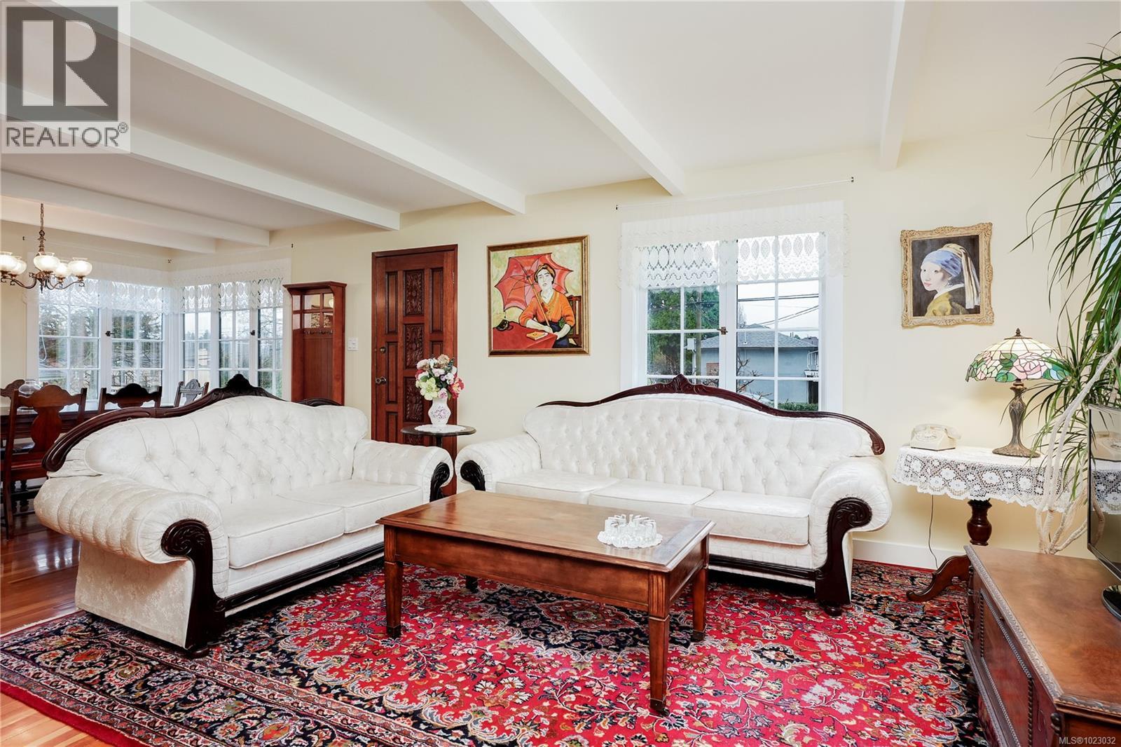  841 MANN Avenue, Saanich