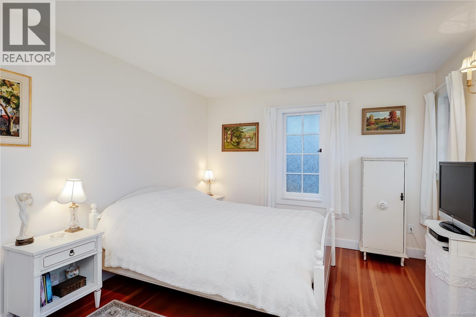  841 MANN Avenue, Saanich