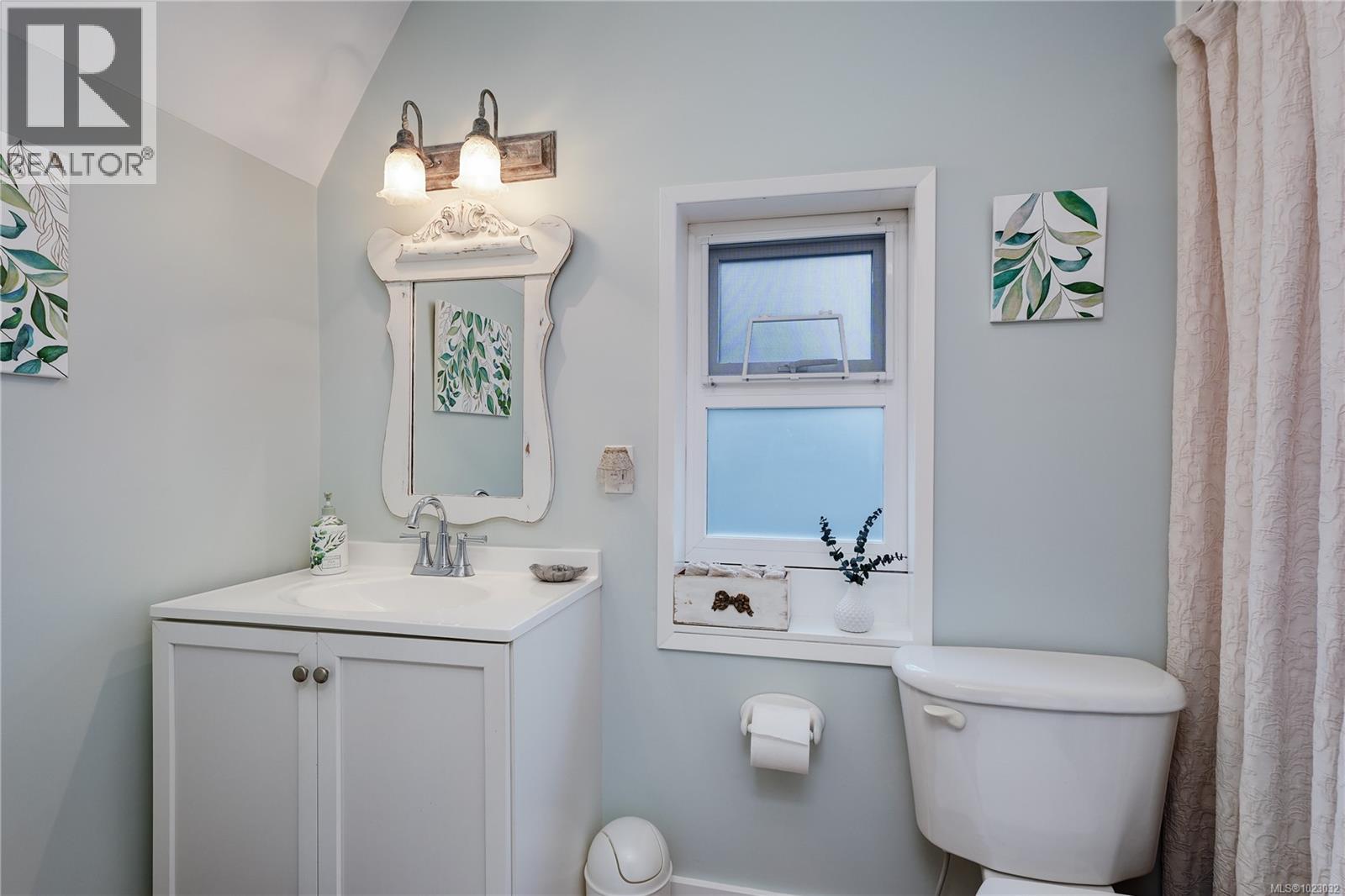  841 MANN Avenue, Saanich