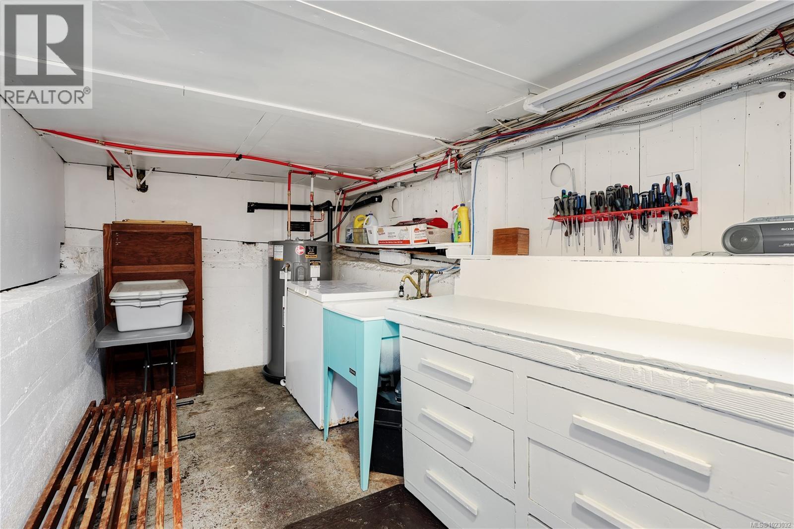  841 MANN Avenue, Saanich