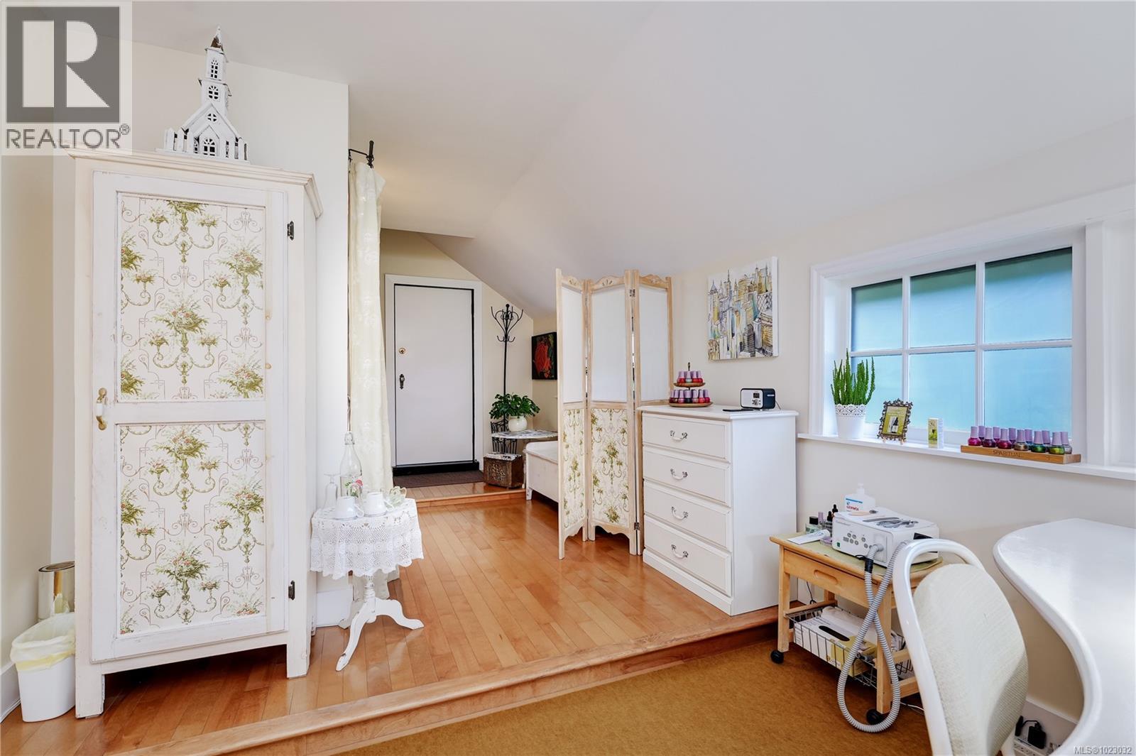  841 MANN Avenue, Saanich