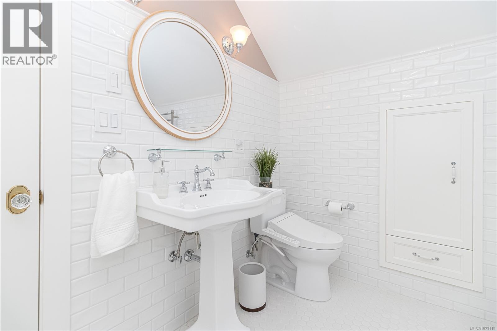  2614 Avebury Avenue, Victoria