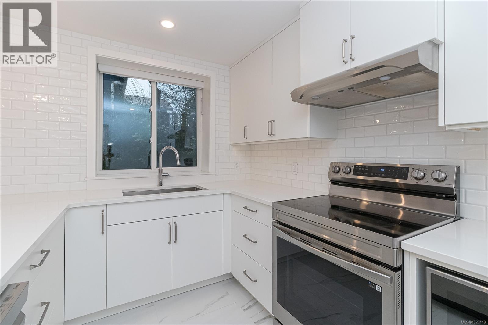  2614 Avebury Avenue, Victoria