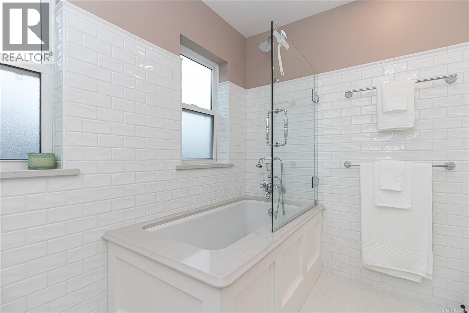  2614 Avebury Avenue, Victoria