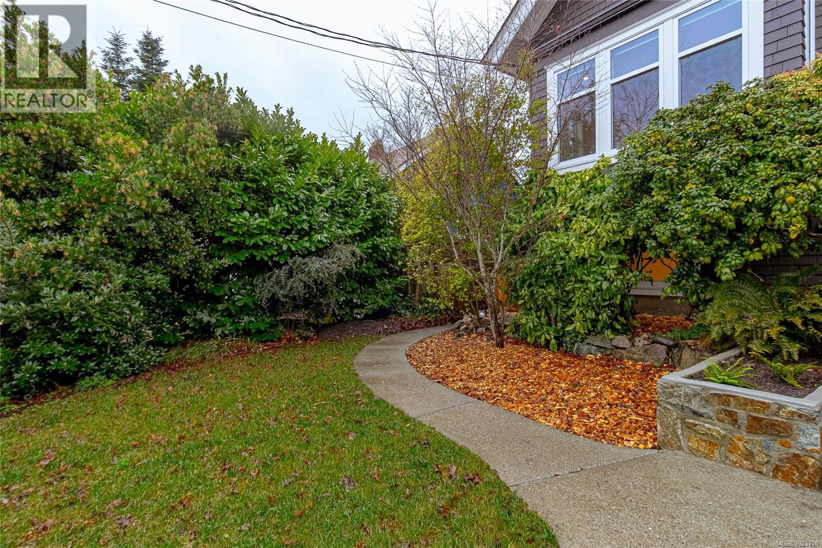  2614 Avebury Avenue, Victoria