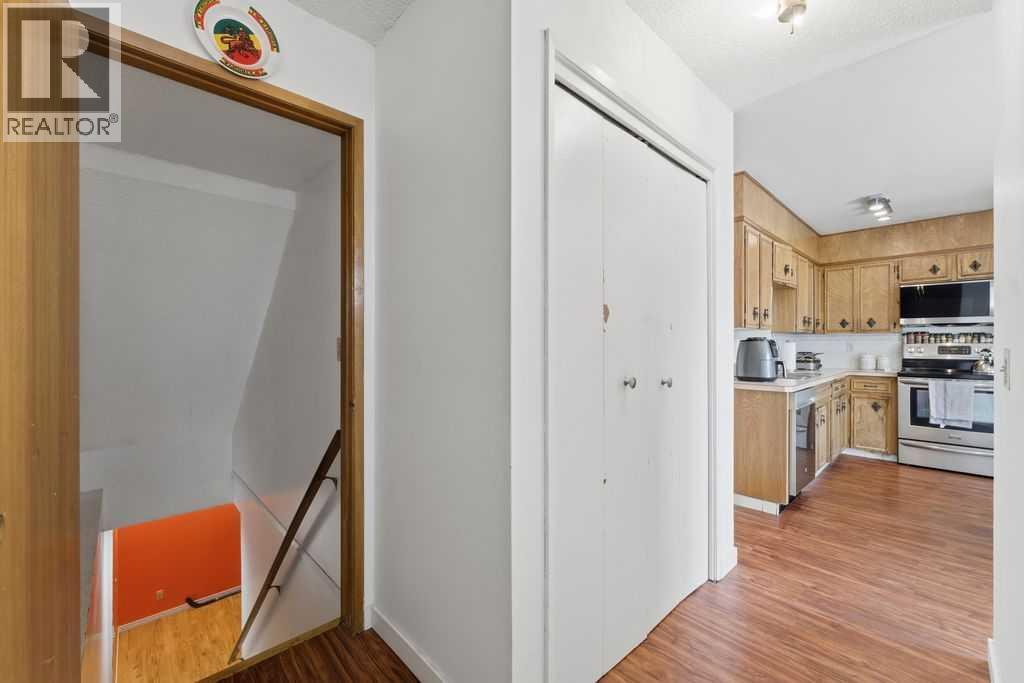 Single Family House for Sale in  Berkley Drive NW Beddington Heights Calgary 