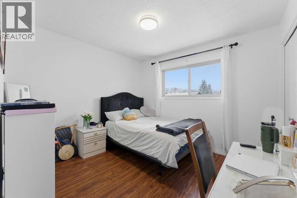 Single Family House for Sale in  Berkley Drive NW Beddington Heights Calgary 