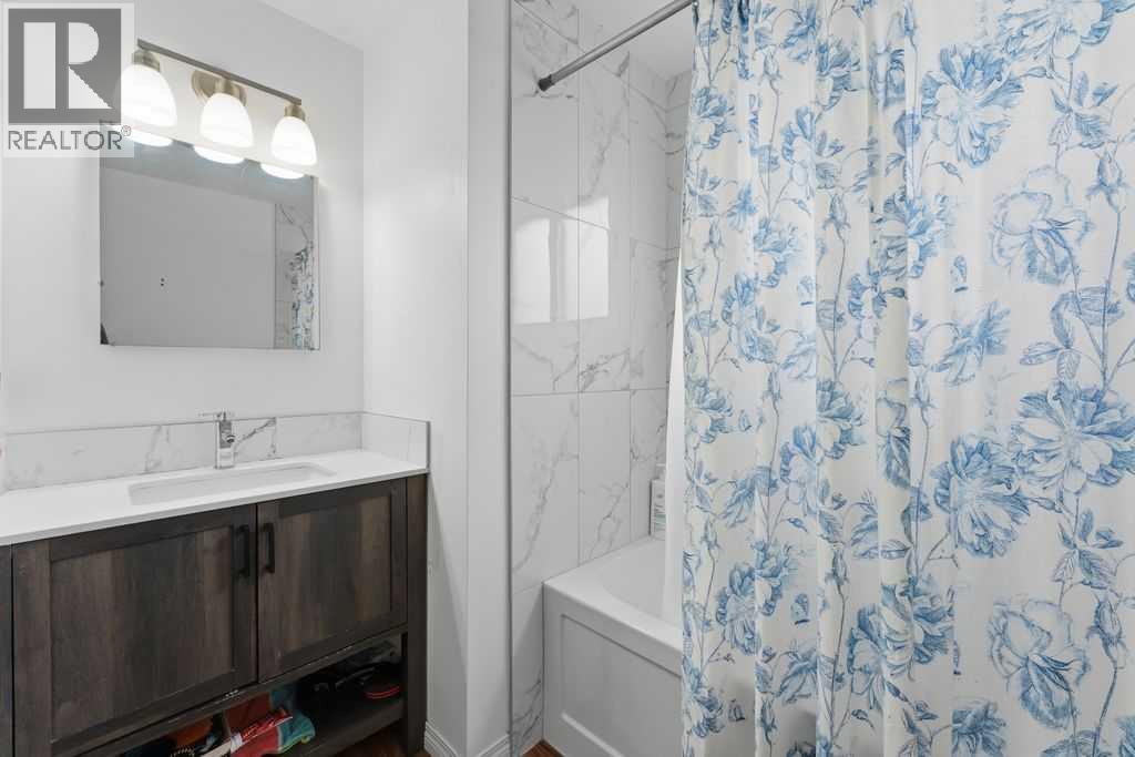 Single Family House for Sale in  Berkley Drive NW Beddington Heights Calgary 