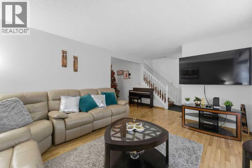 Single Family House for Sale in  Berkley Drive NW Beddington Heights Calgary 