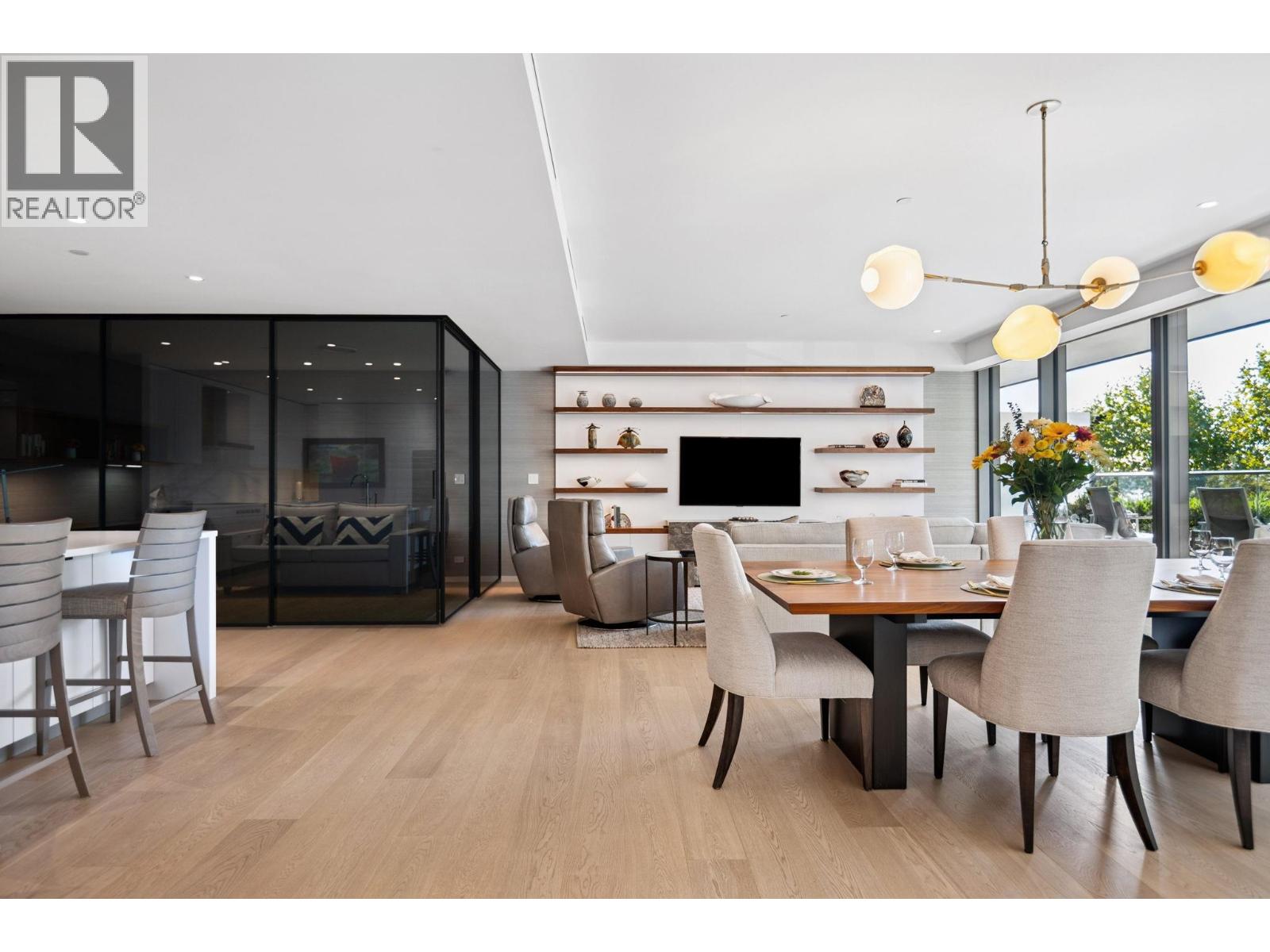 209 1355 BELLEVUE AVENUE, West Vancouver