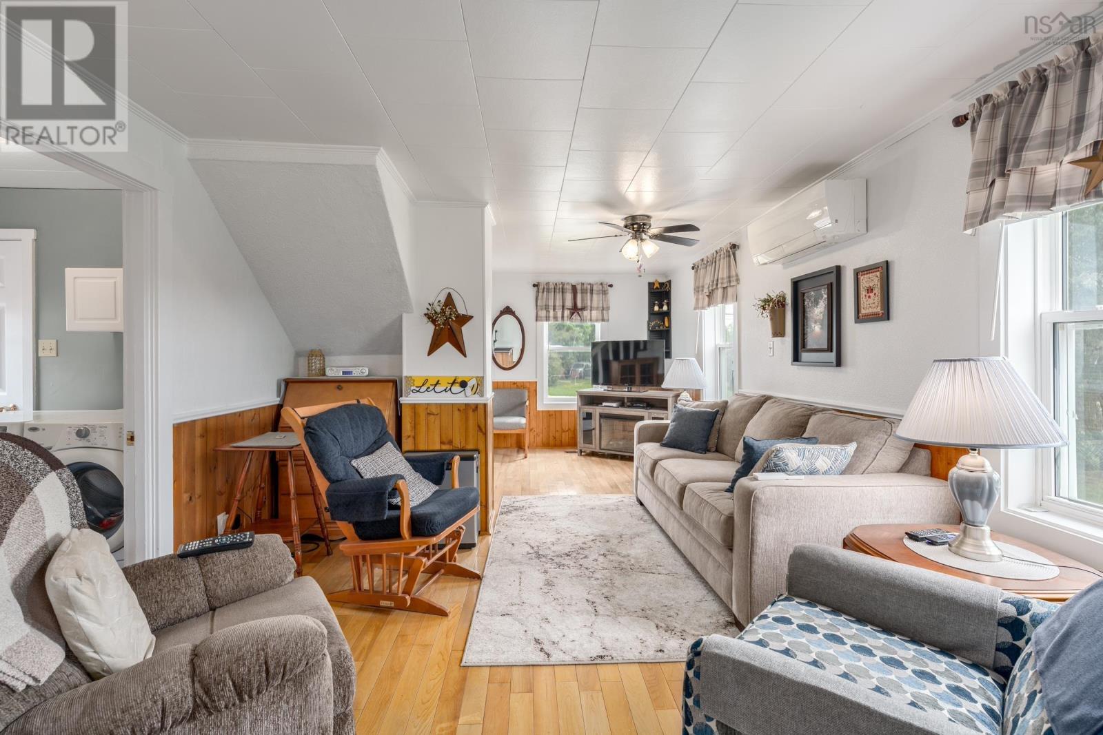 Property 11 of 50 of 83 Victoria Street