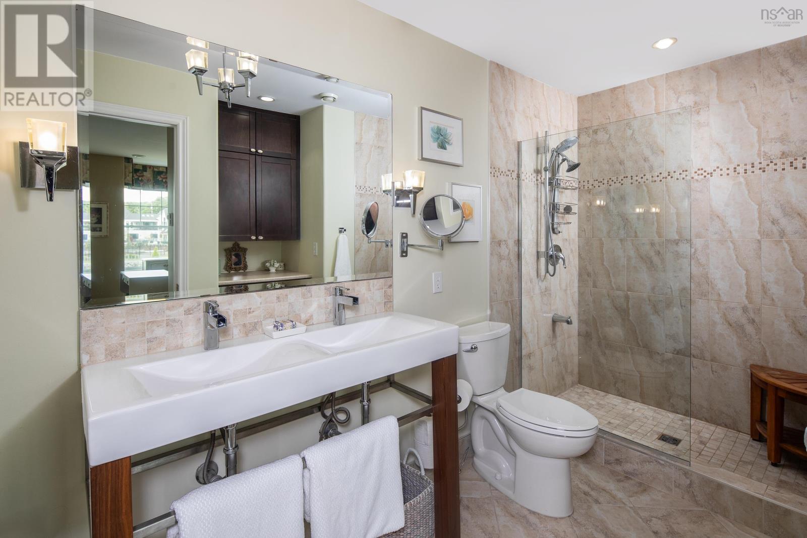 Property 27 of 46 of 4 Arthur Lismer Court