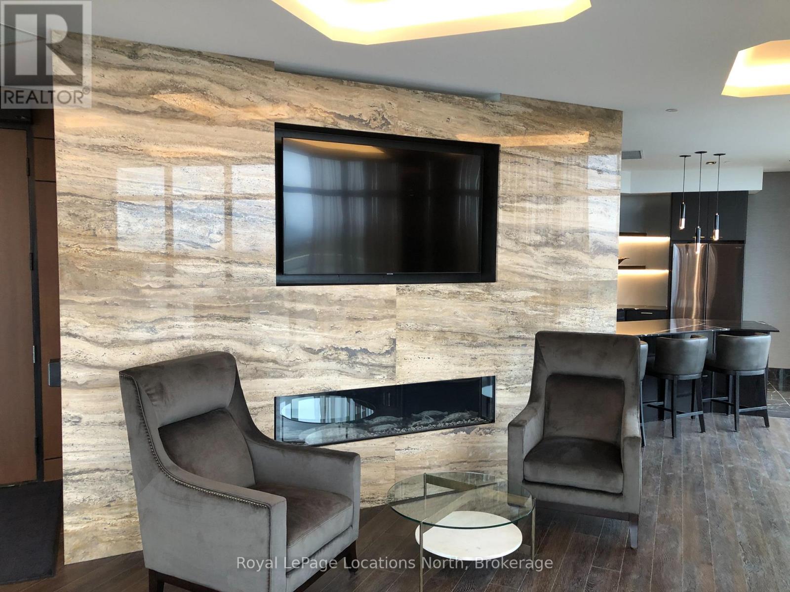 #525 1 HUME STREET - 43