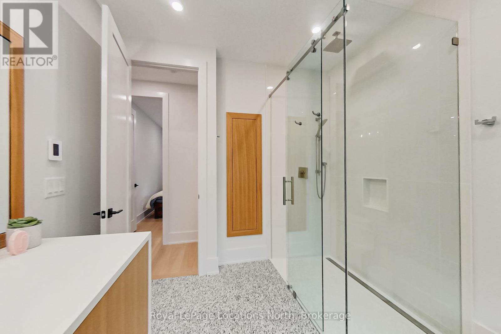 74 ARTHUR STREET E - 24