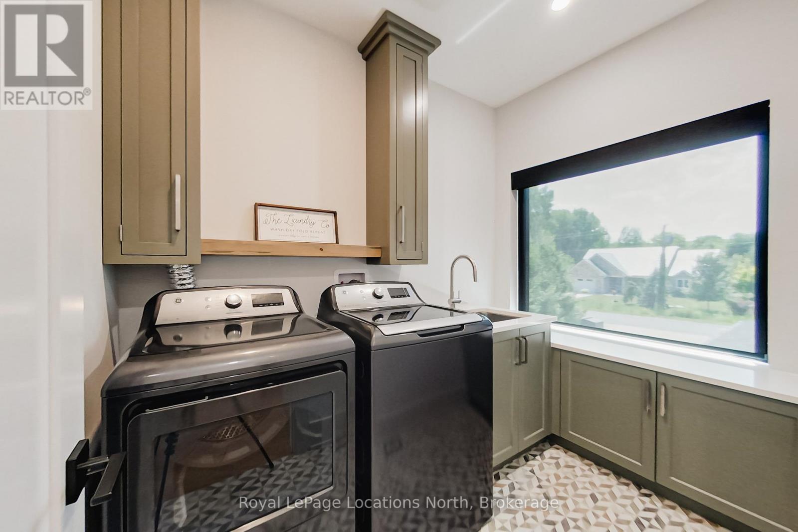 74 ARTHUR STREET E - 26