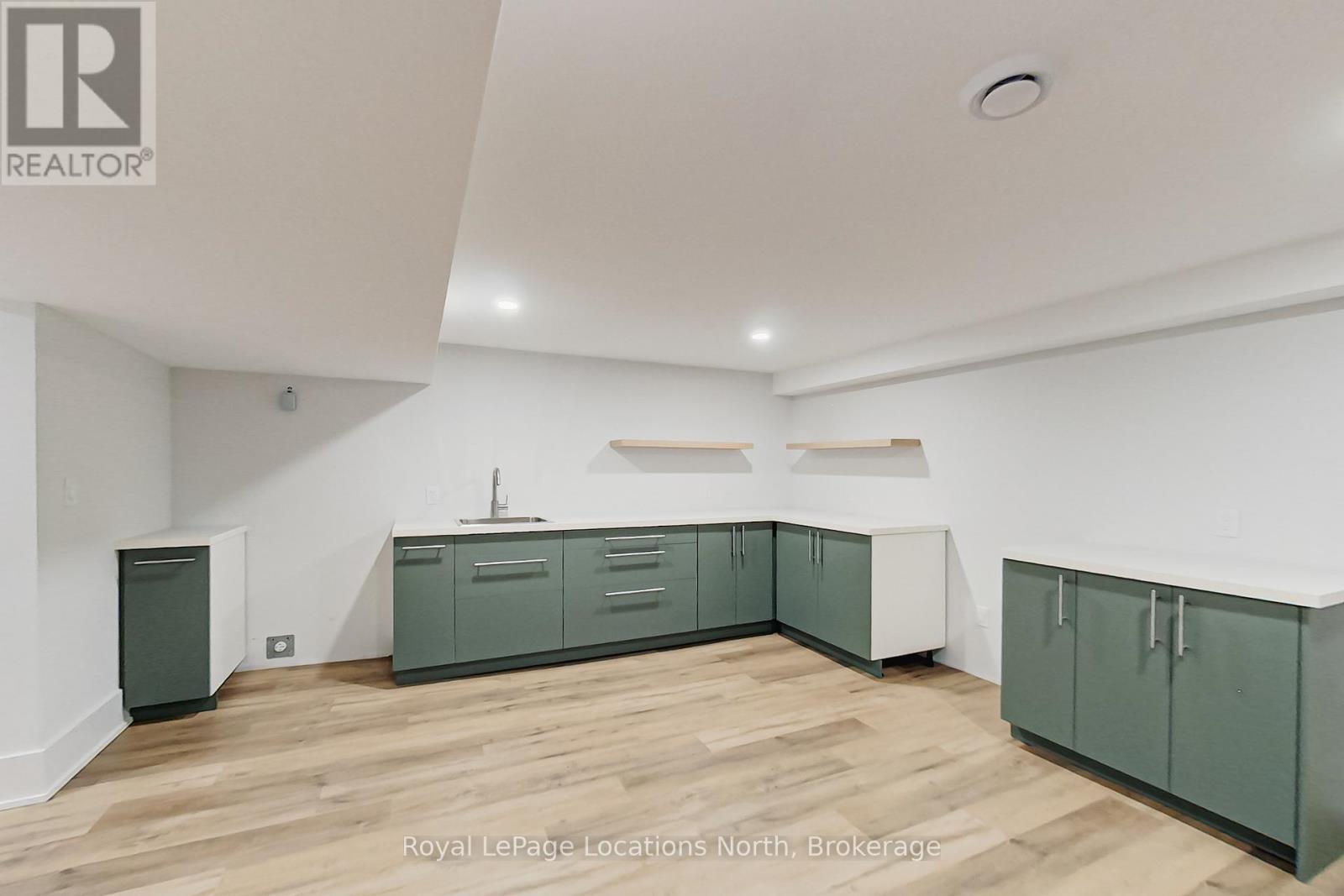 74 ARTHUR STREET E - 32
